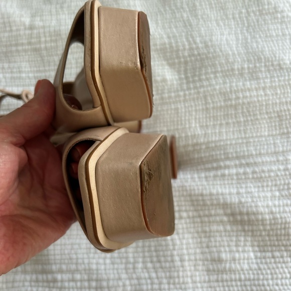 Bernardo Women’s Tan Chunky Block Heel Platform Sandals Size 9 - Picture 6 of 10